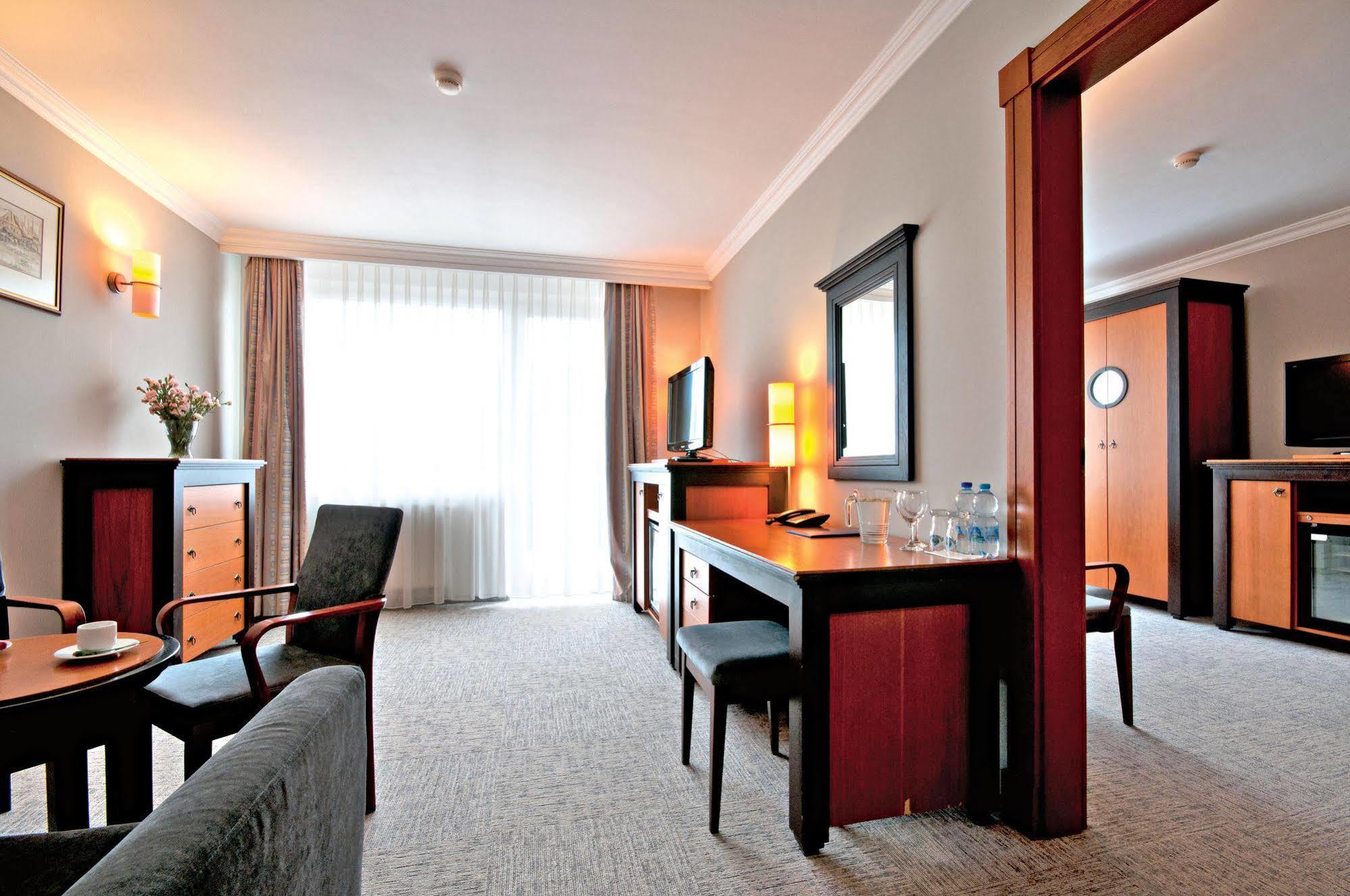 Leba Hotel & Spa Extérieur photo