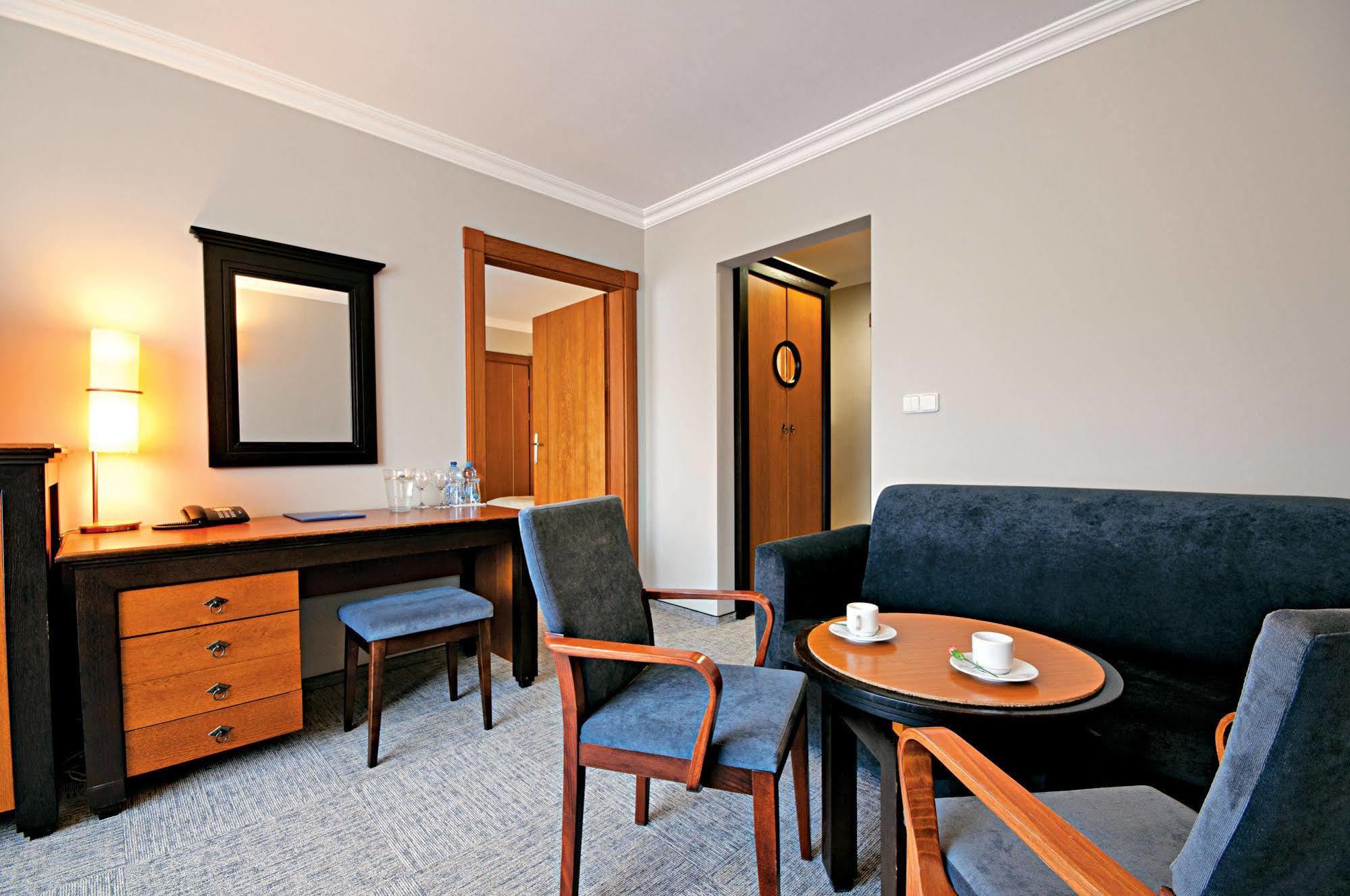 Leba Hotel & Spa Extérieur photo